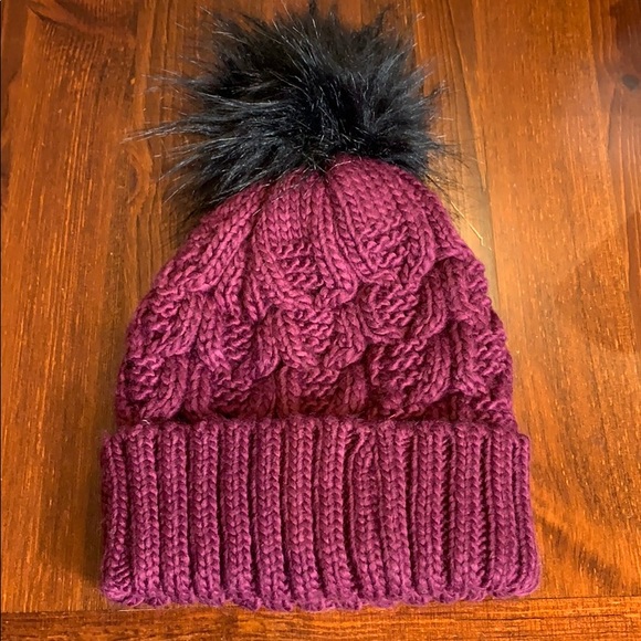 🆕 Burgundy Purple Winter Hat Toque Fluffy Pom NWT - Picture 3 of 4